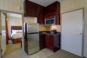 Suite, 1 King Bed, Non Smoking, Kitchenette