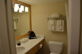 Classic Room, 2 Queen Kitchenette, Lakeview - No Pets