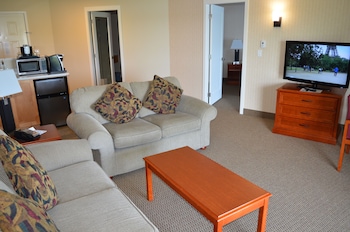 1 Bedroom King Lakeview Suite - No Pets