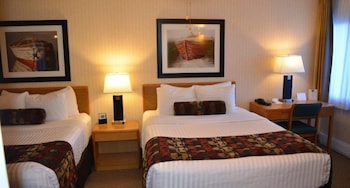 1 Bedroom 2 Queen Lakeview Family Suite - No Pets