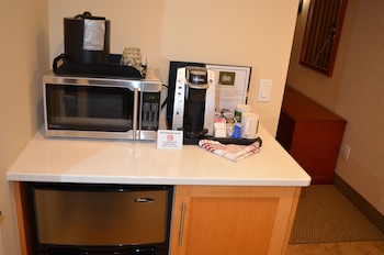 Classic Room, 1 King Bed, Lakeview - No Pets