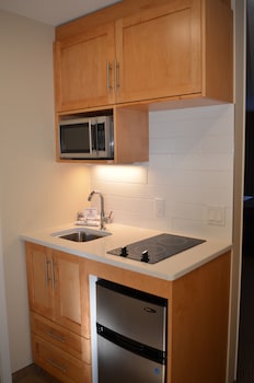 Classic Room, 2 Queen Kitchenette, Lakeview - No Pets
