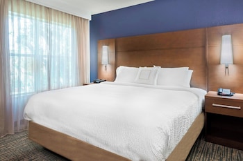 Suite, 1 Bedroom (Mobility/Hearing Access, Roll-In Shwr)