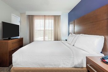 Suite, 1 Bedroom (Mobility/Hearing Access, Roll-In Shwr)