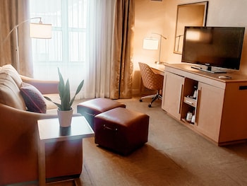 Suite, 1 King Bed, Non Smoking (Shower Only, Wet Bar)