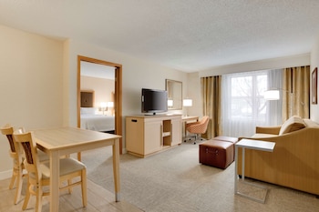 Suite, 2 Queen Beds, Non Smoking, Refrigerator & Microwave (Wet Bar)
