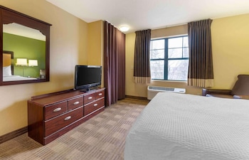 Room, 1 Queen Bed, Accessible, Smoking (Kitchen, Modern)