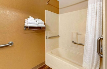 Room, 2 Double Beds, Accessible Bathtub, Non Smoking (Kitchen, Mobility)
