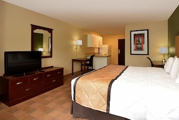 Room, 1 King Bed, Non Smoking, Kitchen (Shower)