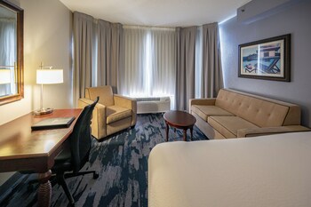 2 Queen Beds with Sofa Bed