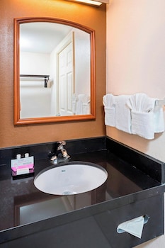 Room, 2 Queen Beds, Accessible Bathtub