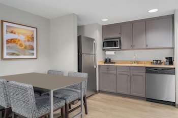 Premium Suite, 1 King Bed, Non Smoking, Kitchen
