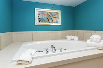Suite, 1 King Bed with Sofa bed, Mobility Accessible (Roll-in Shower)
