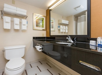 Room, 2 Queen Beds, Mobility Accessible (Accessible Bathtub)