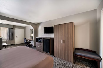 Standard Room, 1 King Bed, Accessible, Non Smoking