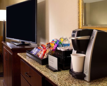 Premium Suite, 1 King Bed, Accessible, Bathtub (Mobility & Hearing)
