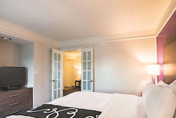 Suite, 1 King Bed, Non Smoking