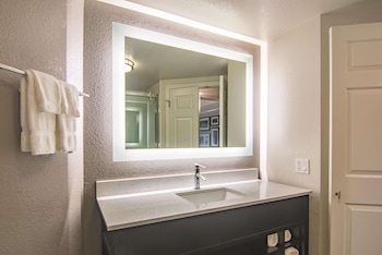 Suite, 1 King Bed, Non Smoking