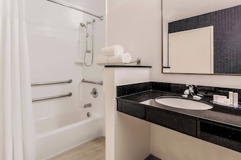 Room, 2 Queen Beds, Accessible Bathtub