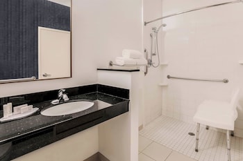 Room, 1 King Bed, Hearing Accessible (Accessible Bathtub)