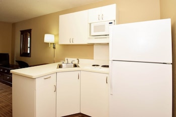 Room, 1 King Bed, Non Smoking, Kitchen