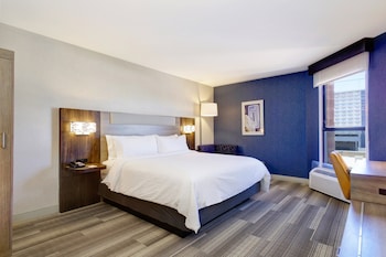 Standard Room, 1 King Bed, Roll-in Shower (Mobility Accessible)