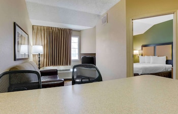 Suite, 1 Queen Bed with Sofa bed, Non Smoking