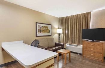 Deluxe Studio, 1 Queen Bed with Sofa bed, Non Smoking