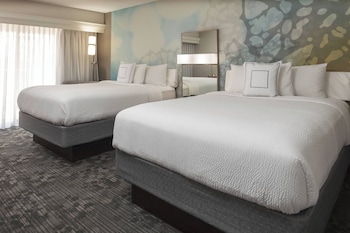 Room, 2 Queen Beds, Accessible Bathtub