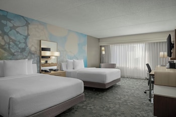 Room, 2 Queen Beds, Accessible Bathtub