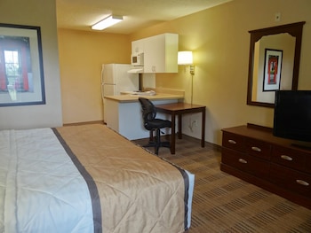 Room, 1 King Bed, Non Smoking, Kitchen (Shower)