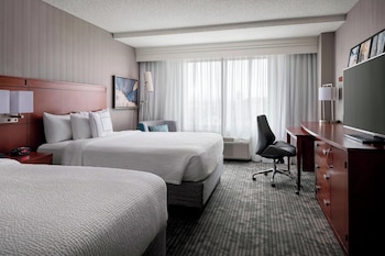 Room, 2 Queen Beds (Mobility/Hearing Access, Roll-In Shwr)