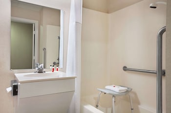 Room, 2 Queen Beds, Non Smoking (Mobility)