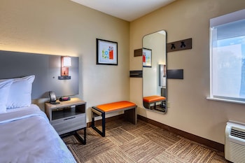 Standard Room, 1 King Bed, Non Smoking