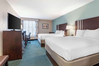 Standard Room, 2 Queen Beds, Accessible, Bathtub