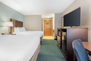 Standard Room, 2 Queen Beds, Accessible, Bathtub