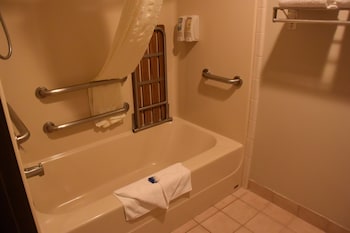 Standard Room, 2 Queen Beds, Accessible, Bathtub