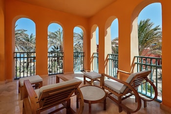 Deluxe Room, 1 King Bed, Balcony, Beachfront (Beachfront)