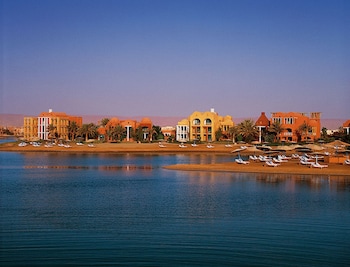 Deluxe Room, 1 King Bed, Balcony, Beachfront (Beachfront)