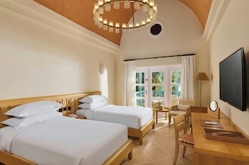 Superior Room, 1 King Bed, Lagoon View
