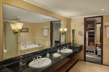 Red Level, Grand Suite