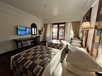 Luxury Two Bedroom Residence, Pool View, Partial Ocean View (Free Airport Transfer)