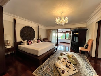 Luxury Two Bedroom Residence, Pool View, Partial Ocean View (Free Airport Transfer)