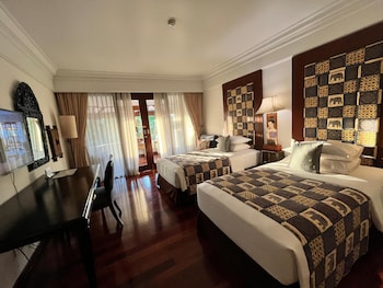 Luxury Two Bedroom Residence, Pool View, Partial Ocean View (Free Airport Transfer)