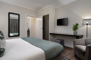 Suite, 1 King Bed with Sofa bed
