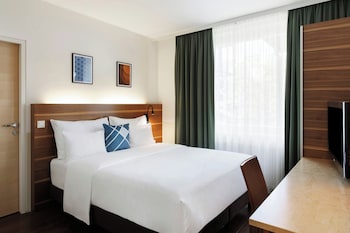 Standard Room, 1 Queen Bed