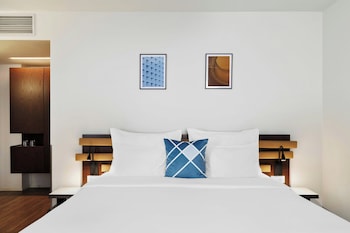 Standard Room, 1 King Bed