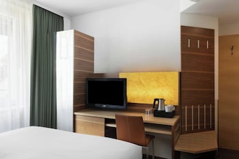 Standard Room, 1 Queen Bed