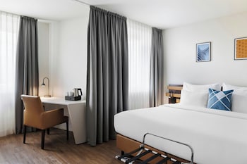 Standard Room, 1 King Bed