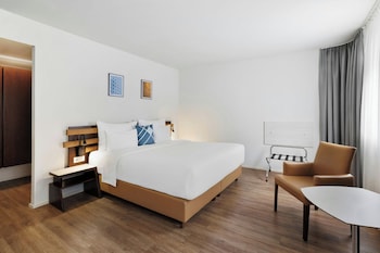 Standard Room, 1 King Bed